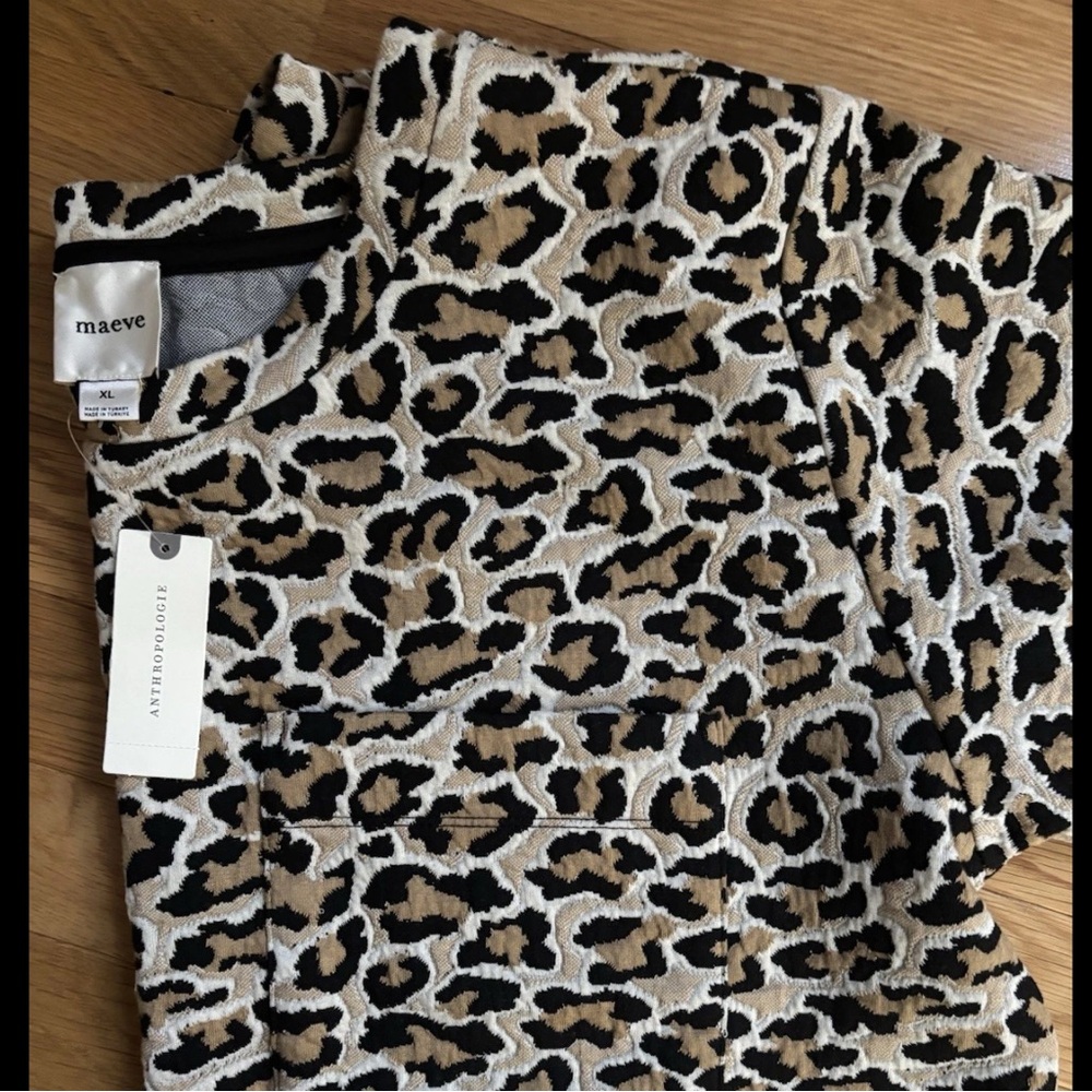 Anthropologie Leopard Print Short Sleeve Tee in Black, Cream, Brown - Picture 4 of 4